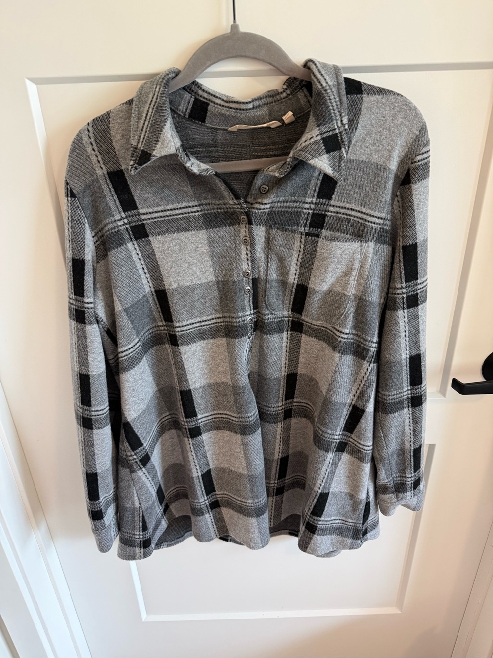Soft Surroundings Plaid Henley Tunic Top Women’s M Gray Black Soft Cozy Long
